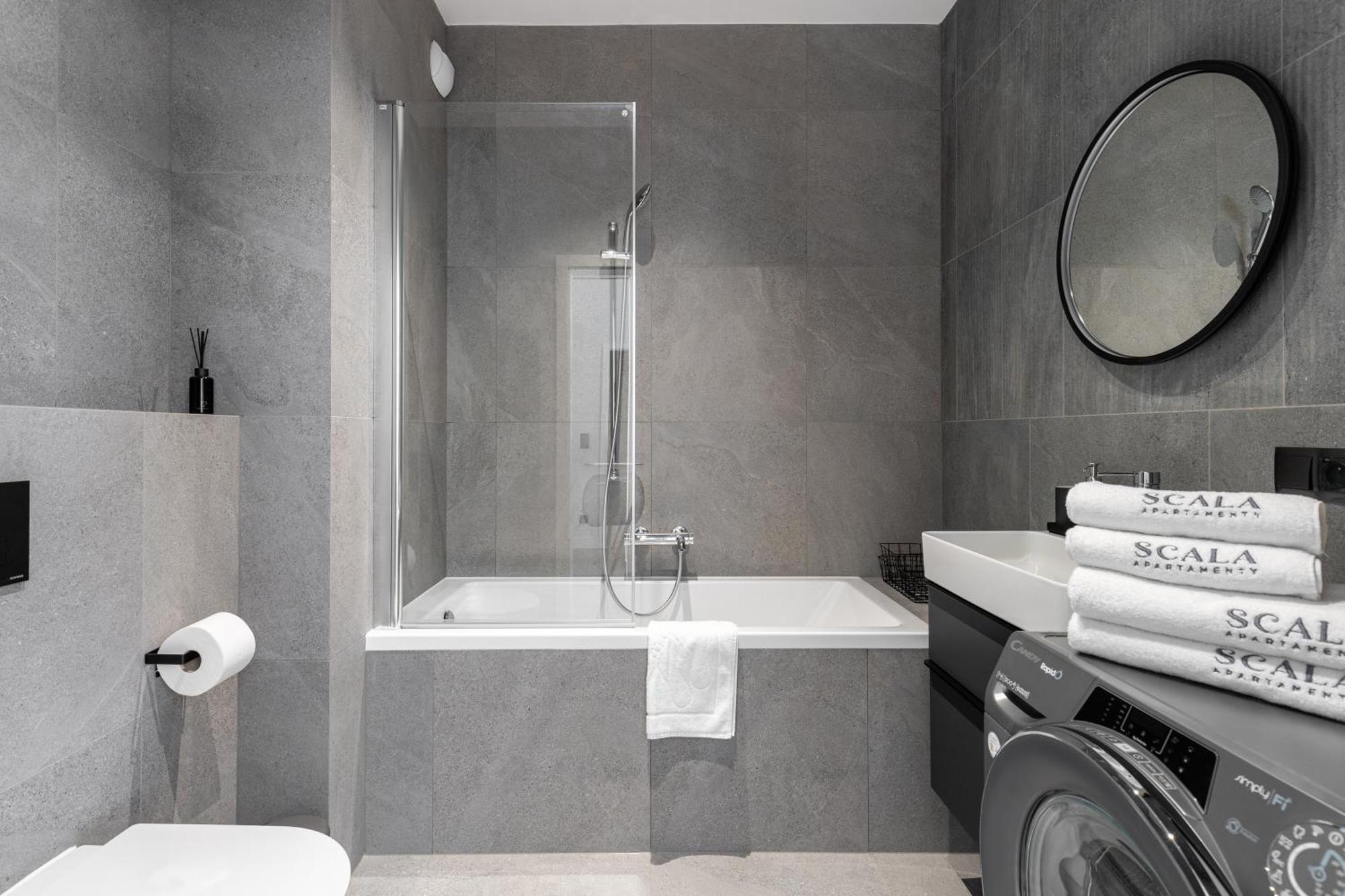 Scala City Center Apartments With Parking By Lion Apartments グダニスク エクステリア 写真